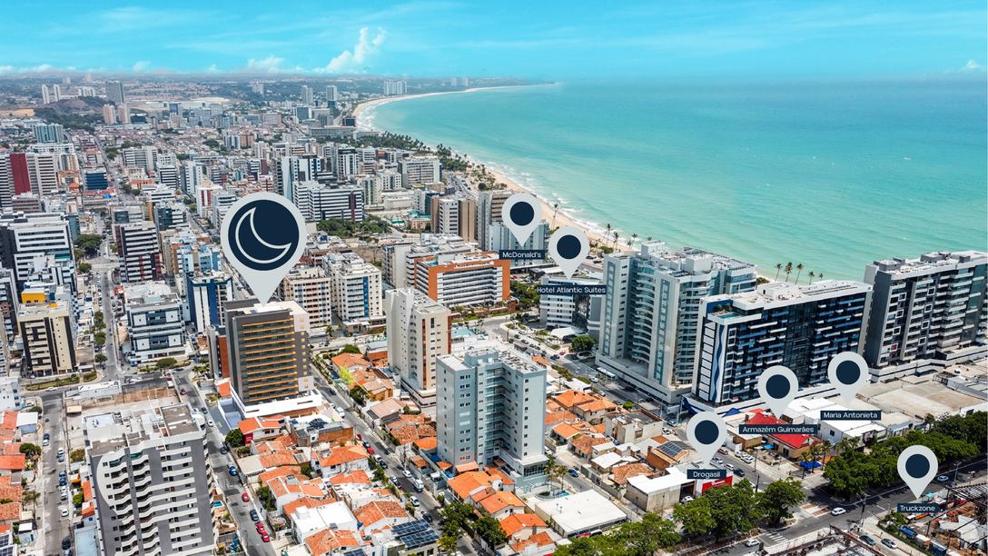 Vista aérea da Jatiúca com a localização do Nuit Blanche e a orla ao fundo