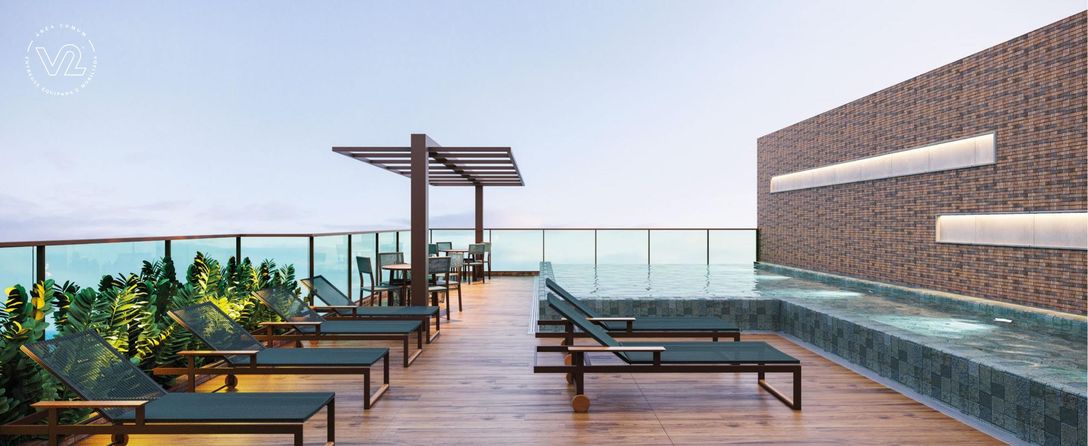 Piscina de borda infinita com vista para o mar